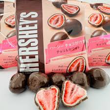 HERSHEYS FREEZE DRIED STRAWBERRY CHOCOLATE AND WHITE CHOCOLATE
